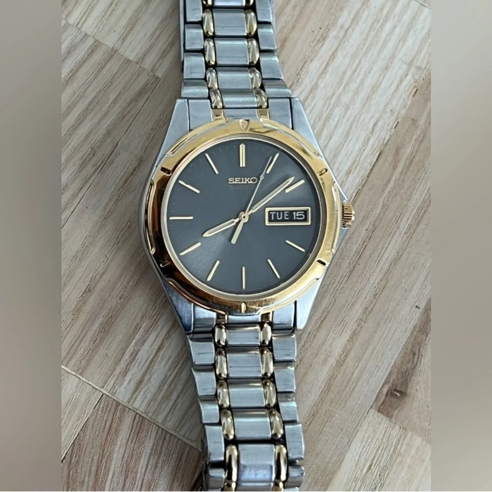 Seiko Men's Watch Gray Dial Two-Tone Stainless Bracelet Day Date Windows